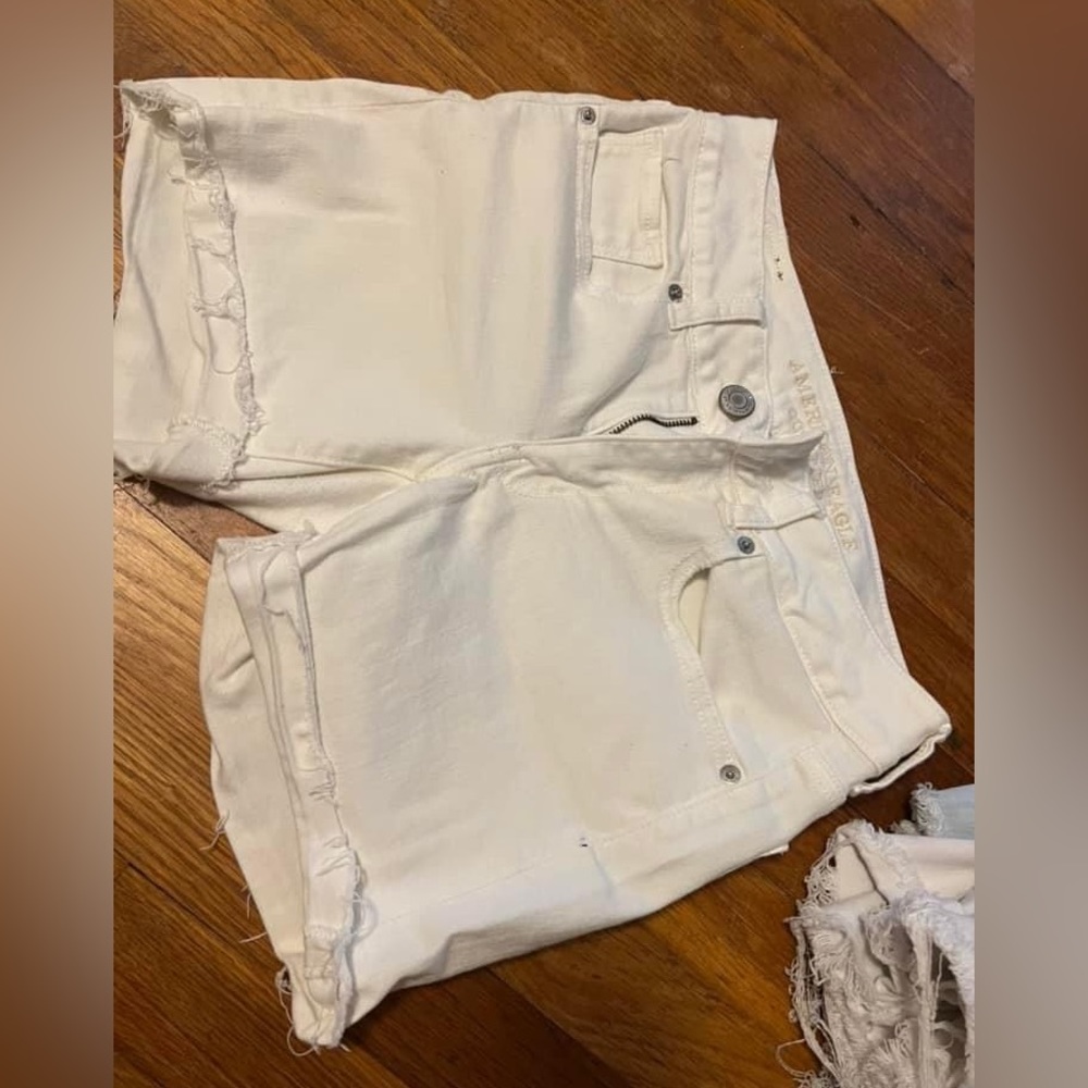 American Eagle white shorts